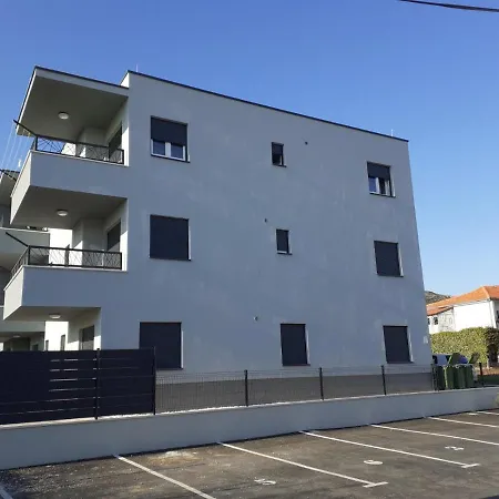 Nana Lägenhet Trogir